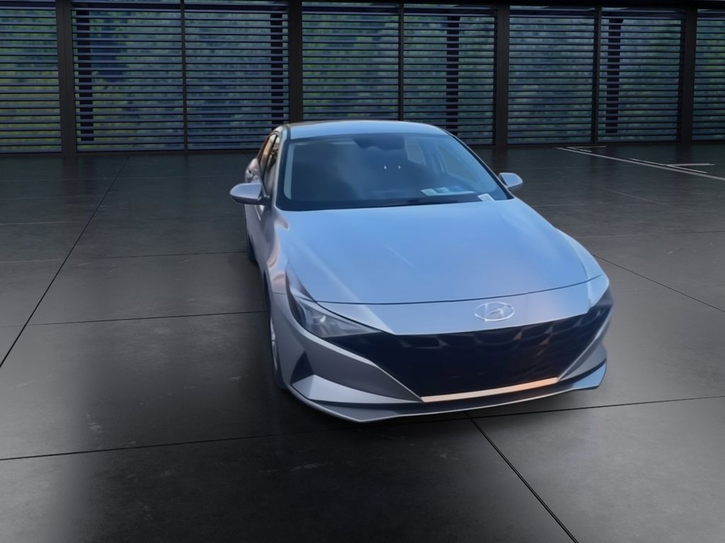 2023 Hyundai Elantra SE photo 3
