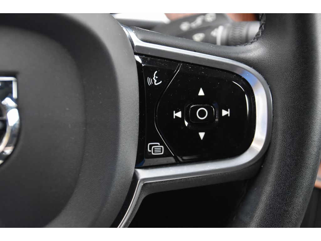 2023 Volvo XC60 B5 Plus photo 30