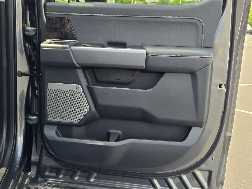 2025 Ford F-250 Lariat photo 8