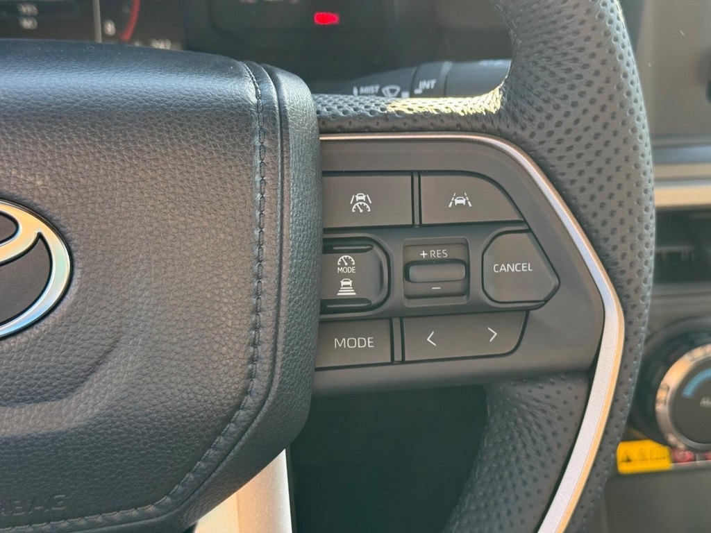 2025 Toyota Tacoma SR5 4x4 Double Cab photo 13