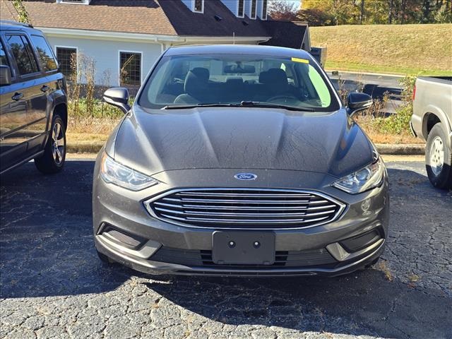 2017 Ford Fusion SE photo 3