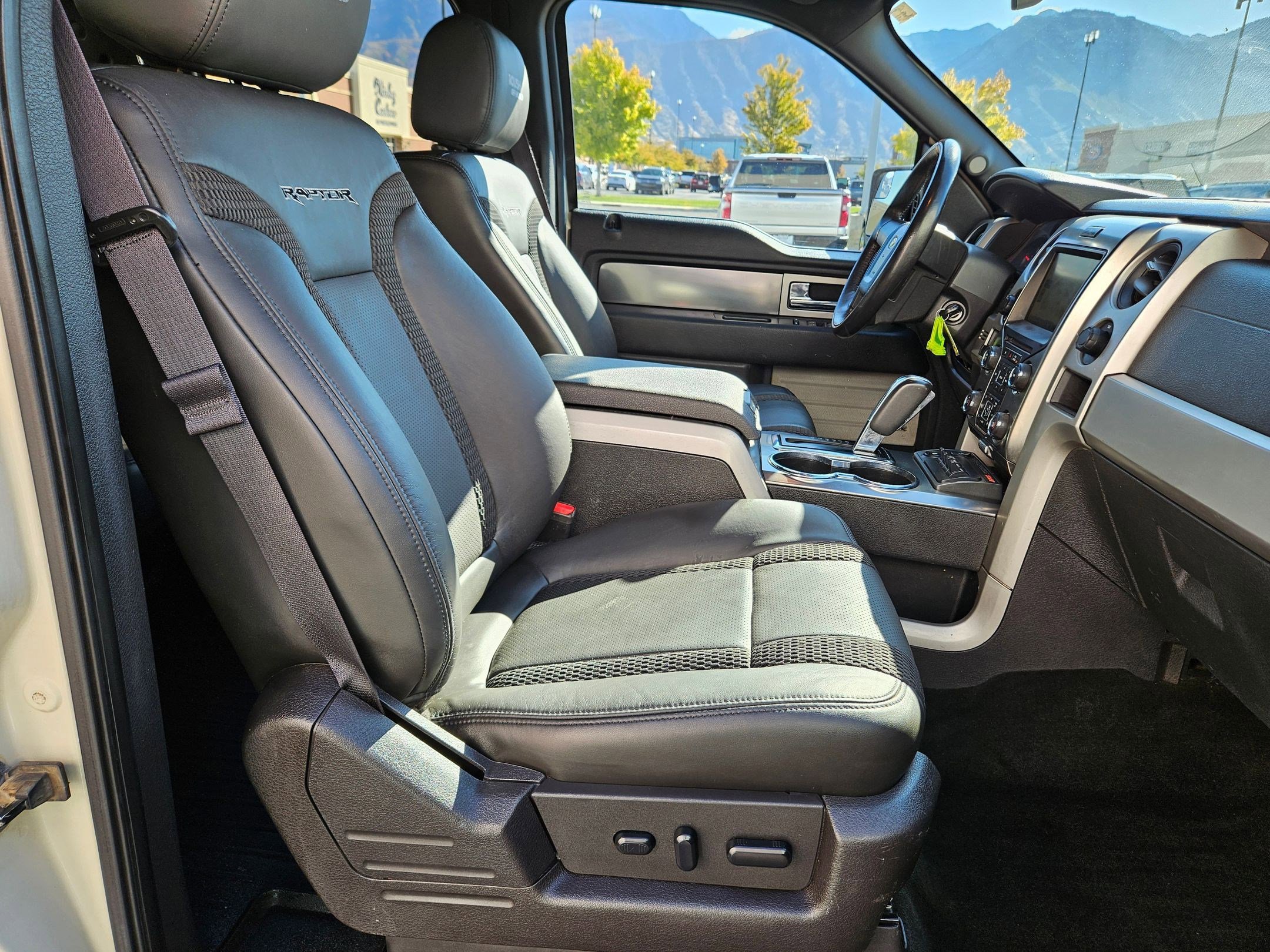 2014 Ford F-150 SVT Raptor photo 28
