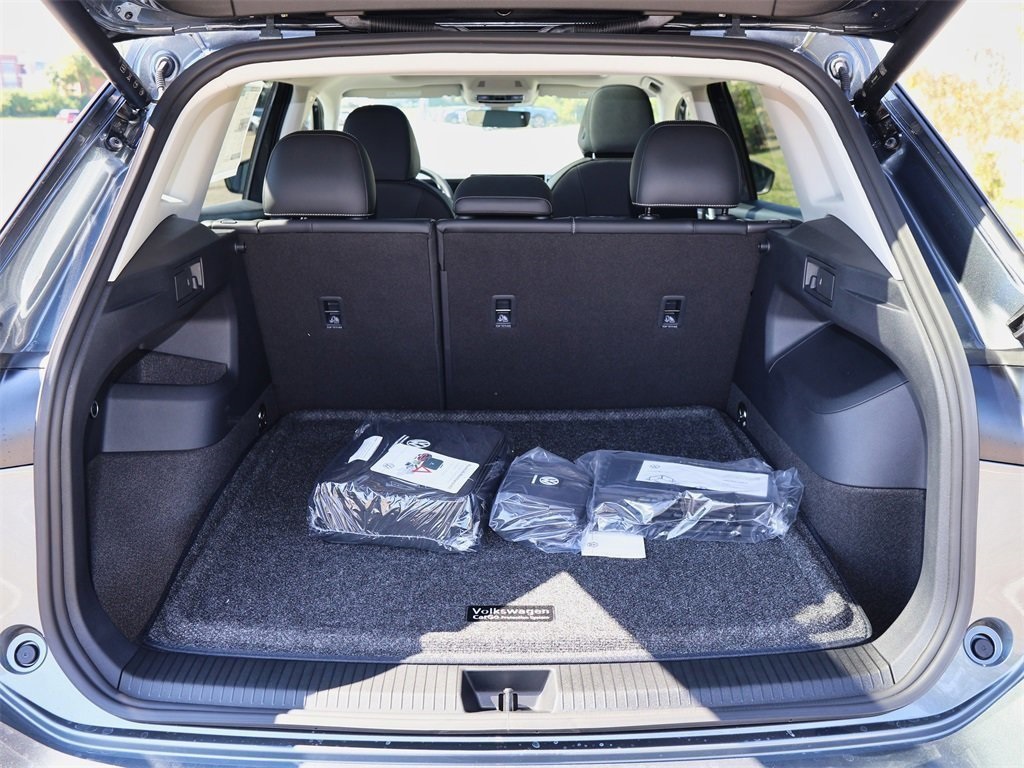 2025 Volkswagen Tiguan SE photo 7