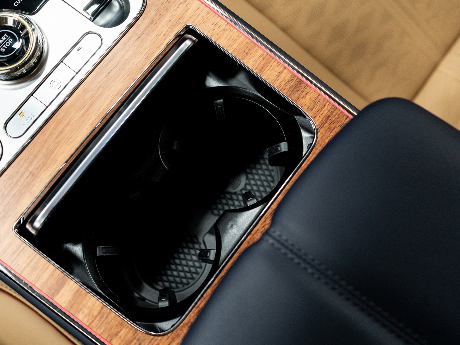 2025 Bentley Flying Spur Mulliner photo 29