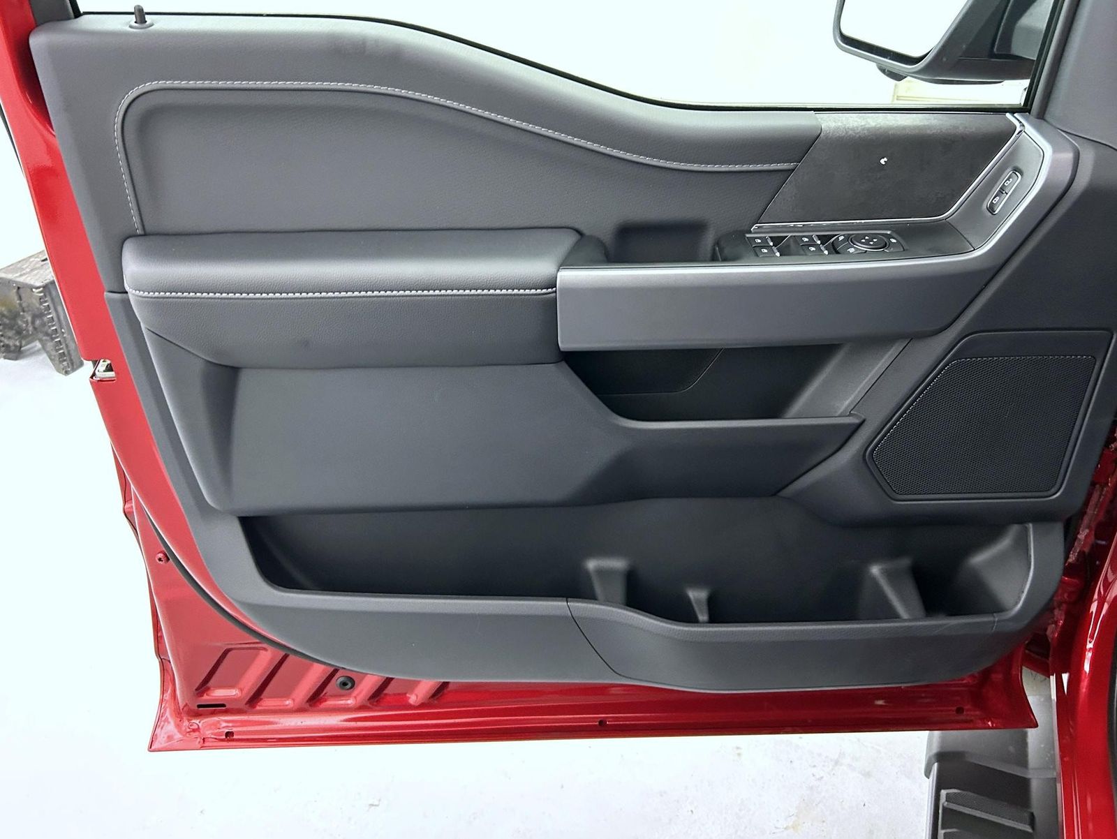 2025 Ford F-150 XLT photo 7