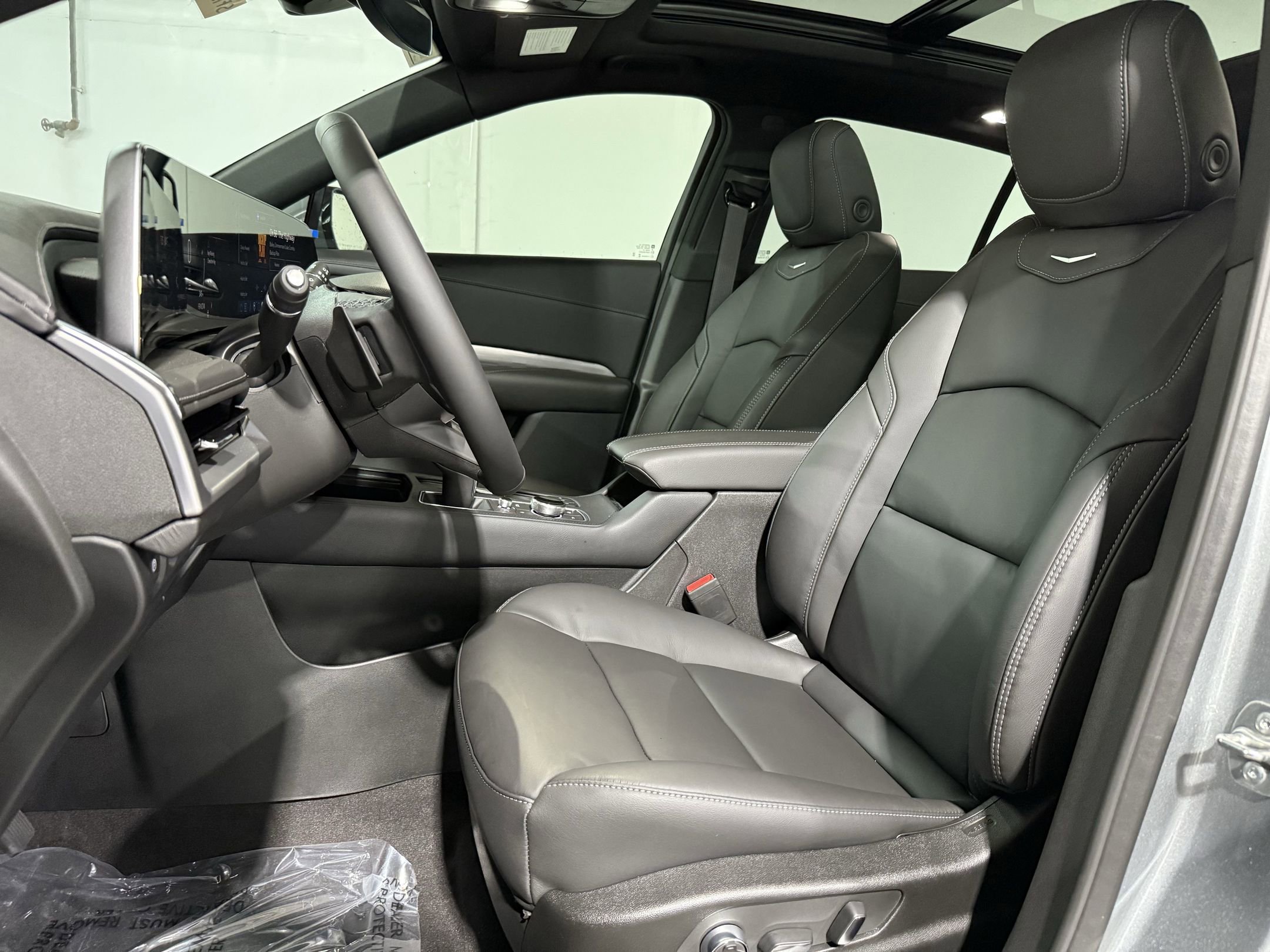 2025 Cadillac XT4 Premium Luxury photo 4