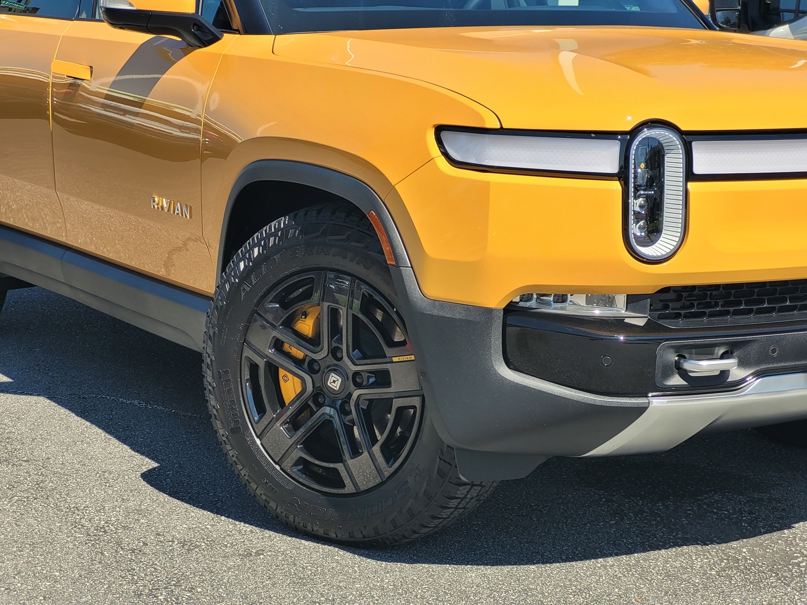 2023 Rivian R1S Adventure photo 2