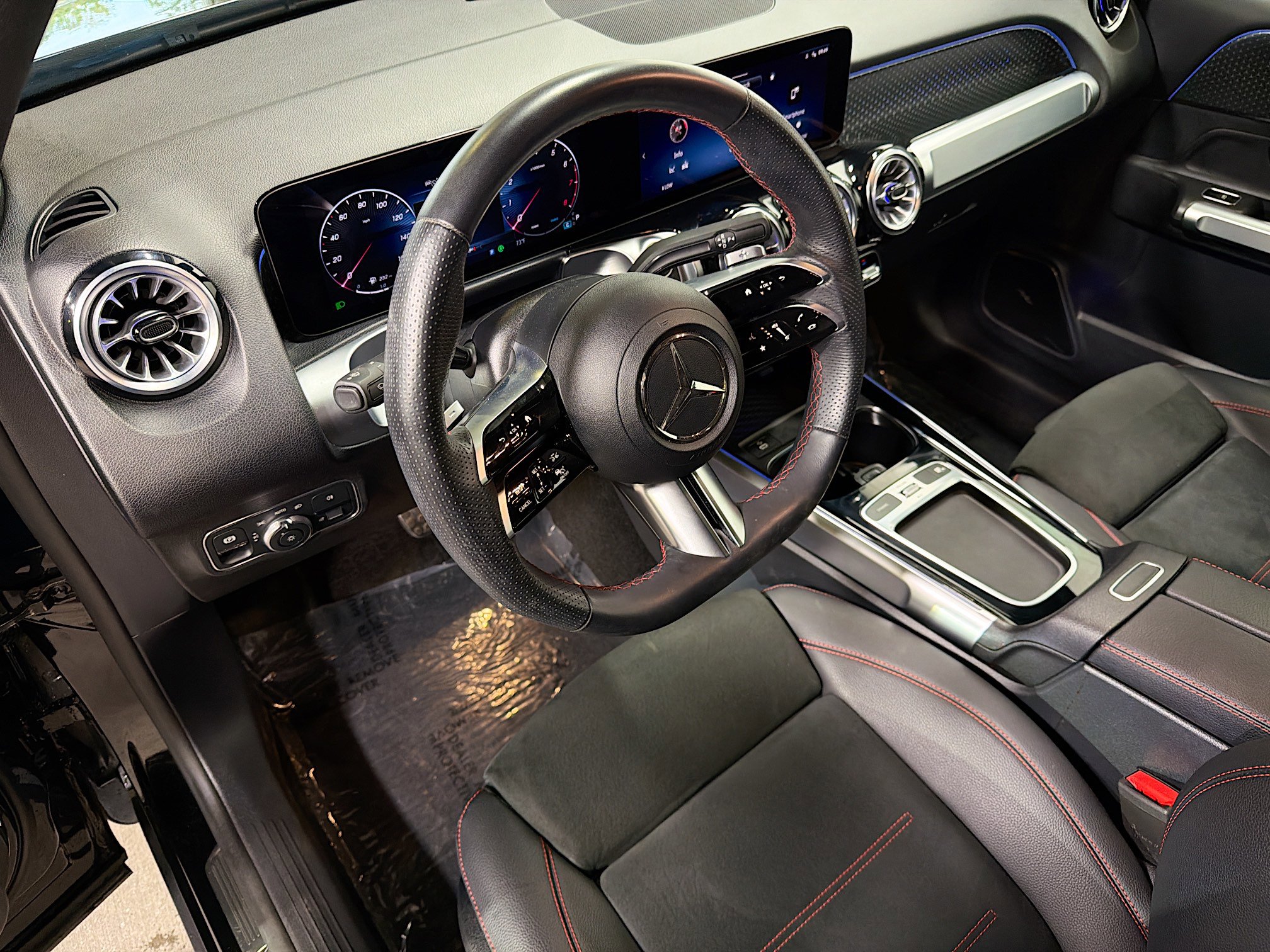 2024 Mercedes Benz GLB 250 photo 3