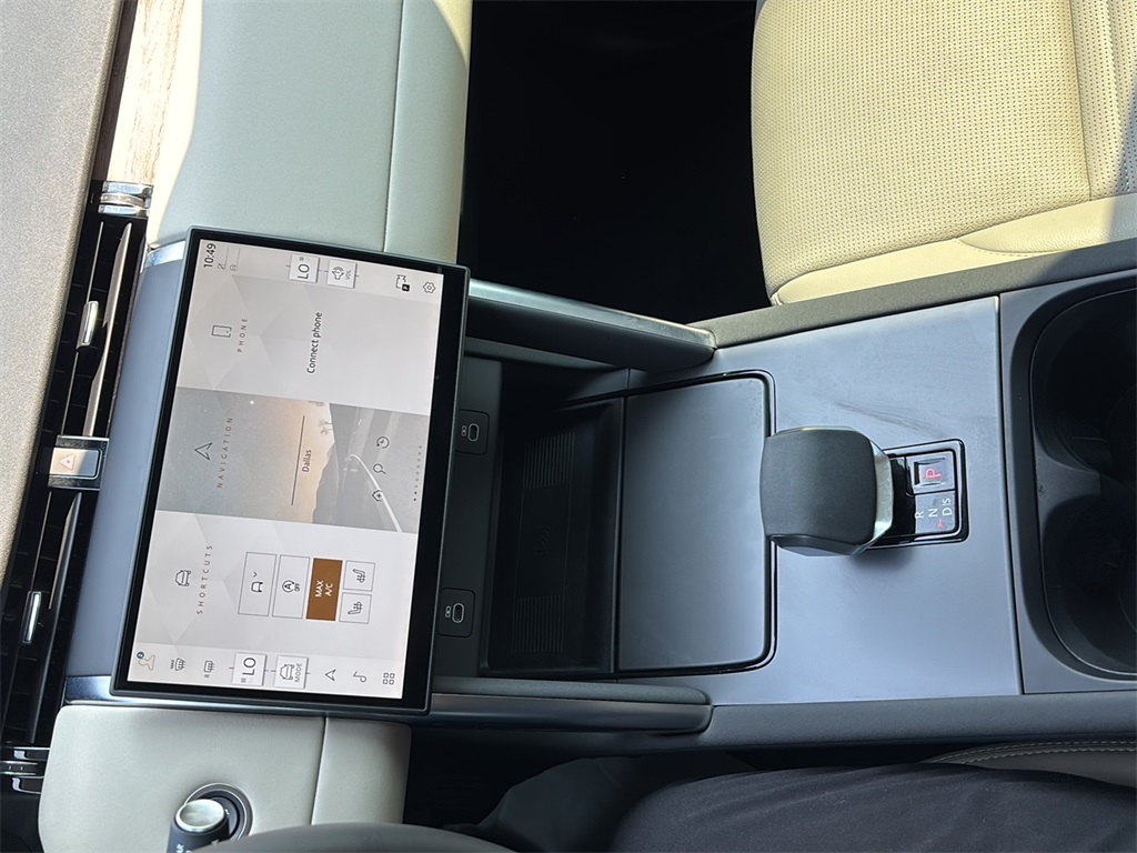 2025 Land Rover Discovery Sport S photo 8