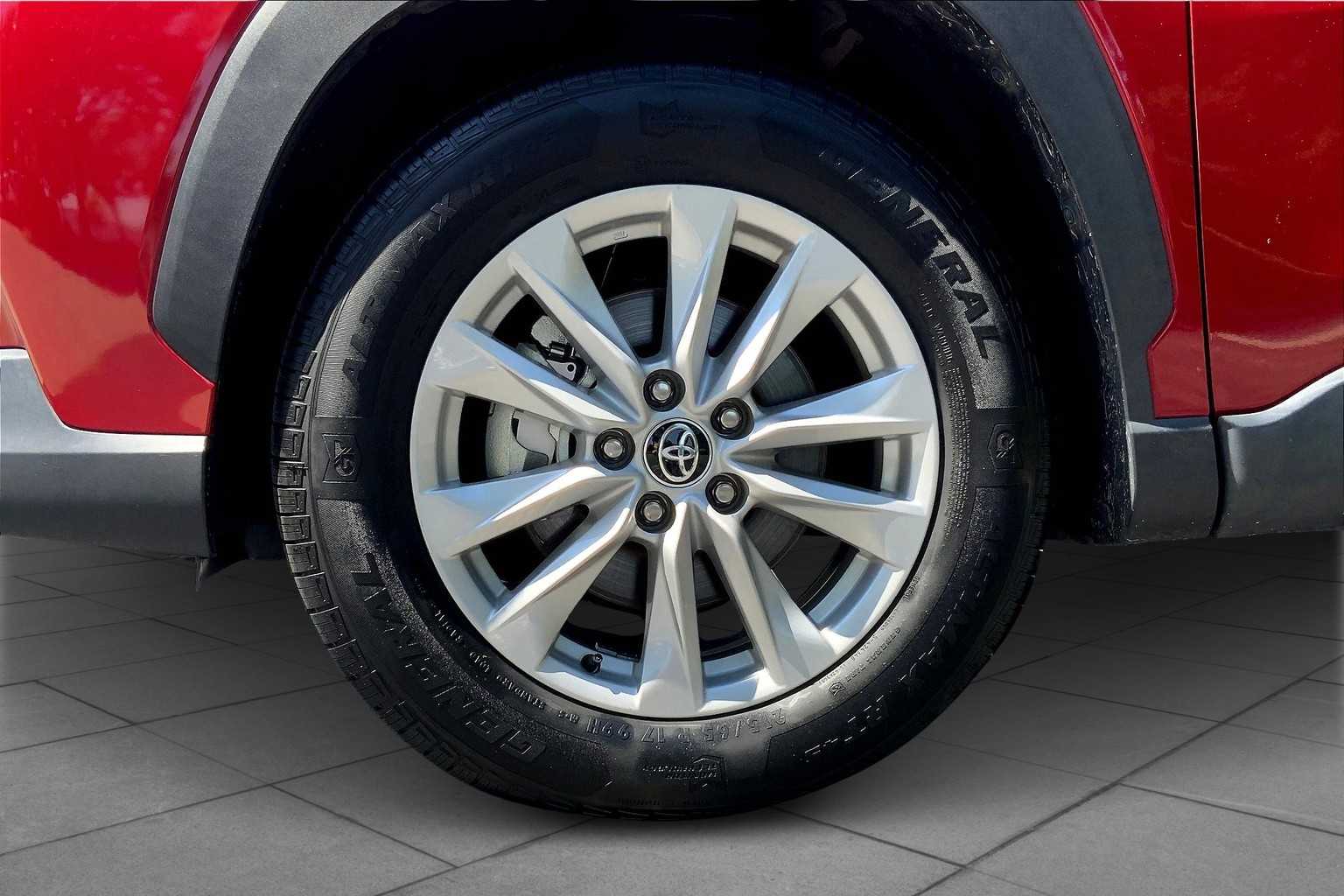 2022 Toyota Corolla Cross LE photo 10