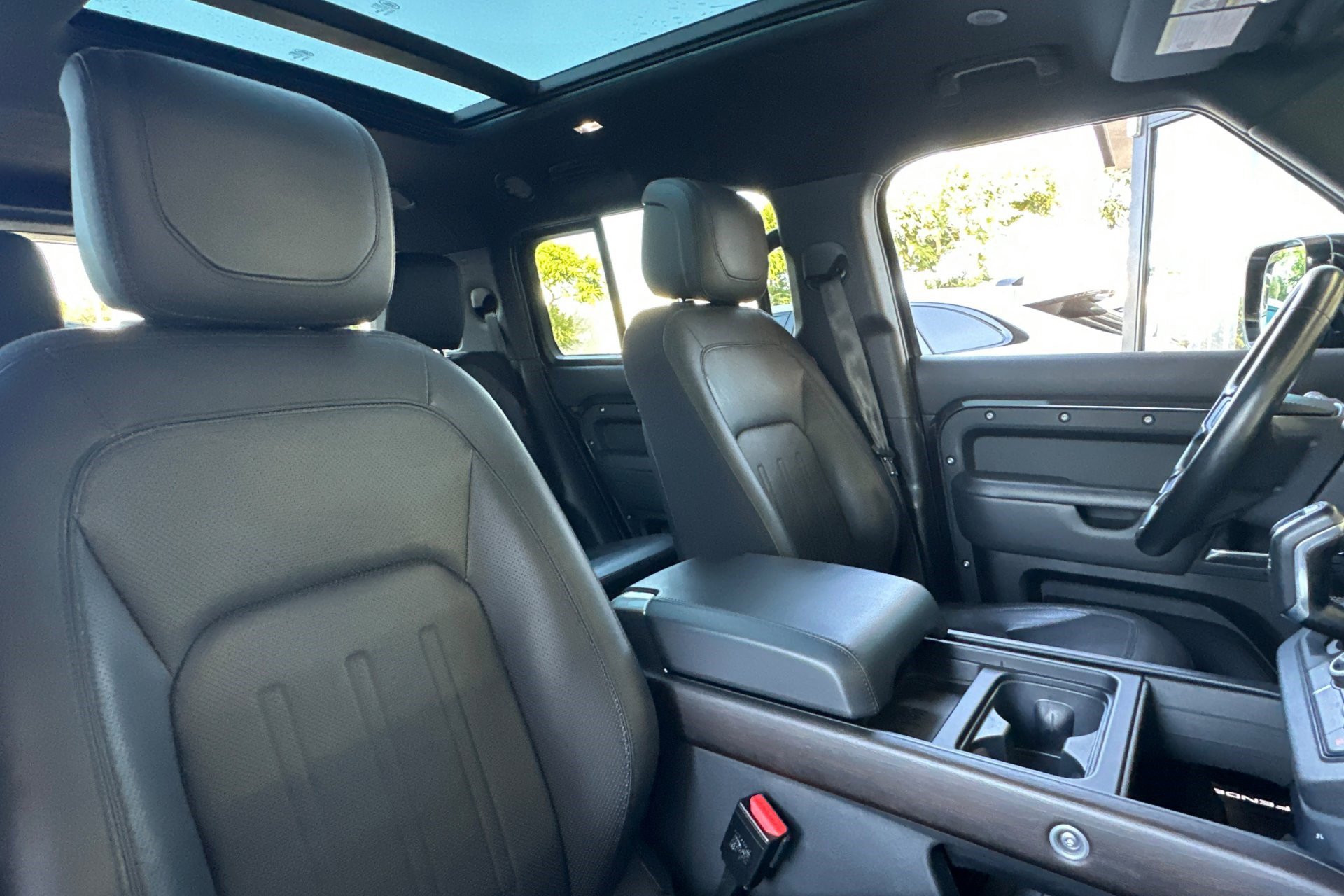 2023 Land Rover Defender 130 X photo 29