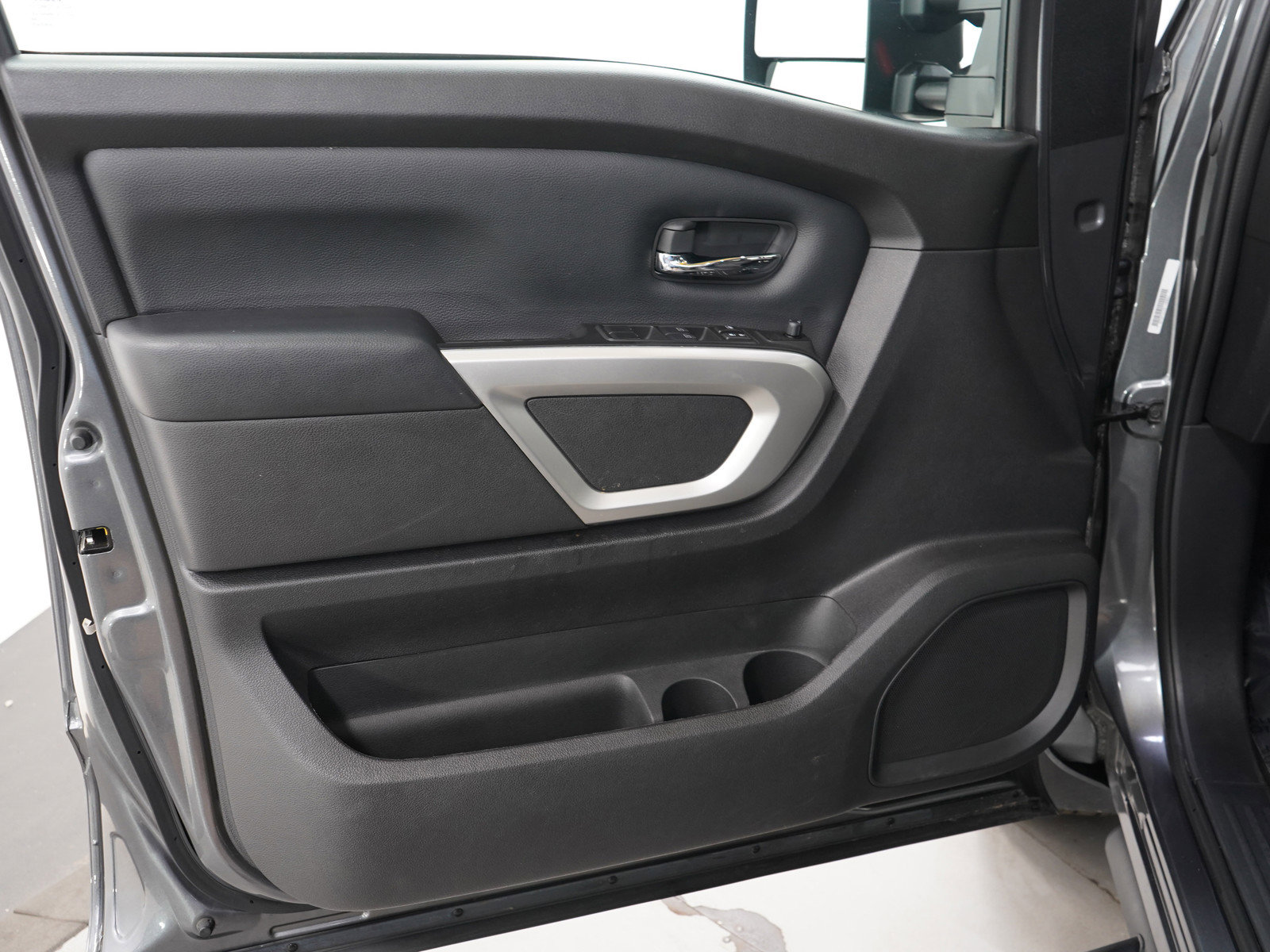 2024 Nissan Titan SV photo 21