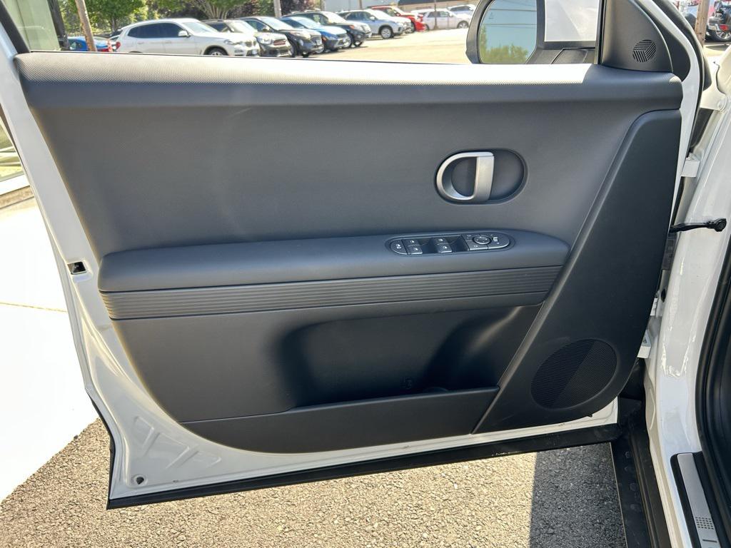2025 Hyundai Ioniq 5 SE photo 10