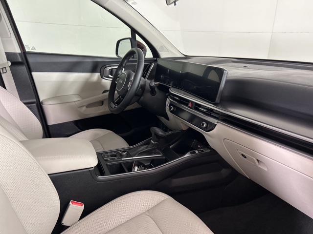 2025 Kia Sorento S photo 13