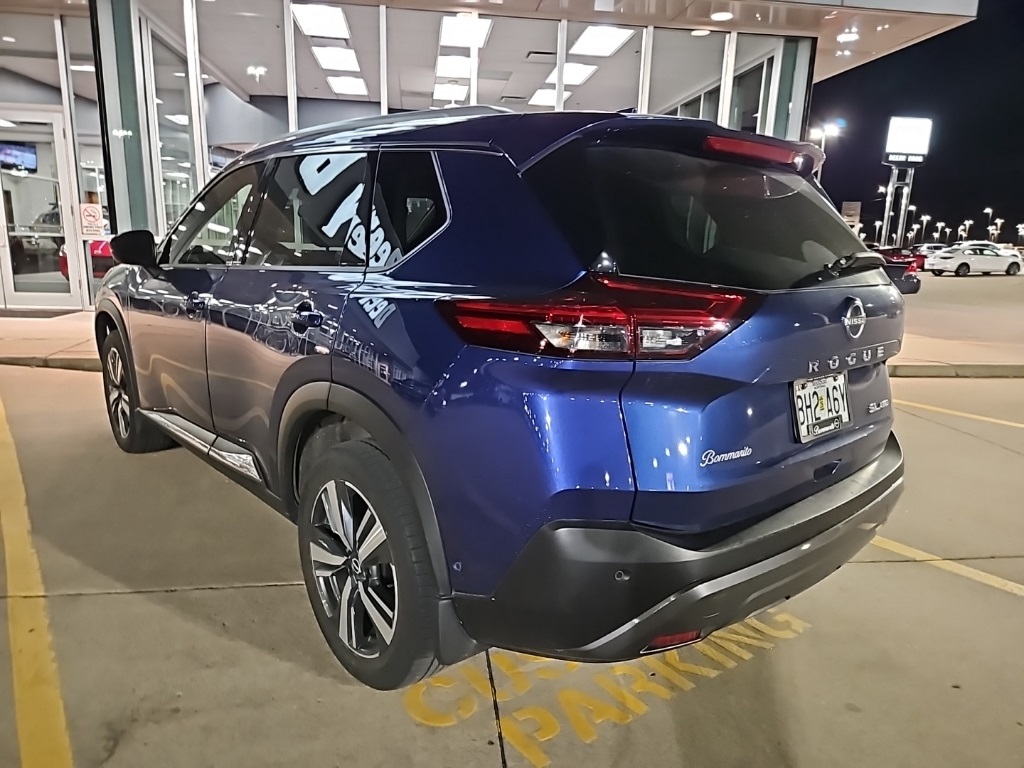 2023 Nissan Rogue SL photo 3