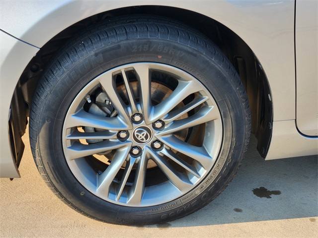 2015 Toyota Camry SE photo 12
