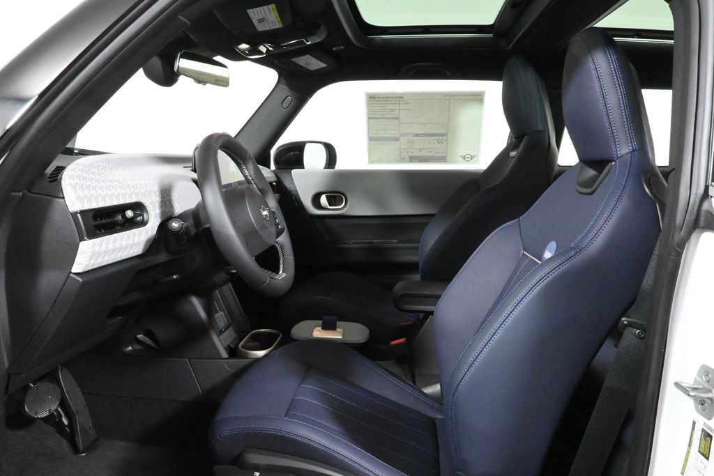 2025 Mini Cooper Hardtop 2 Door photo 2