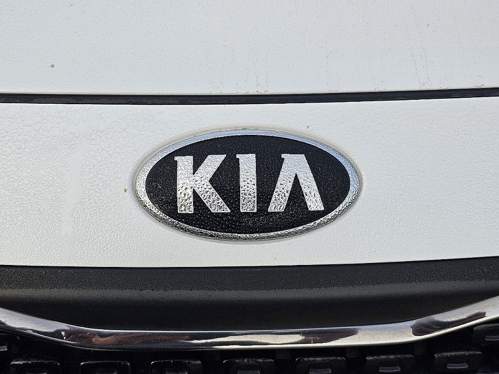2018 Kia Niro LX photo 2