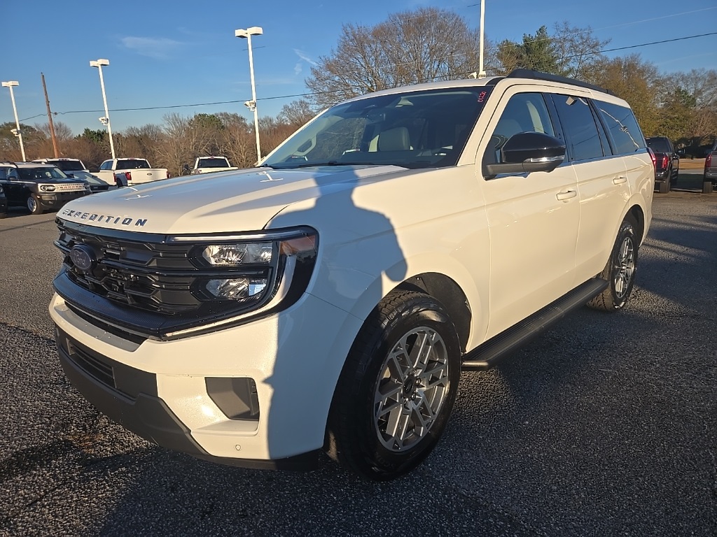 2025 Ford Expedition Active's photo
