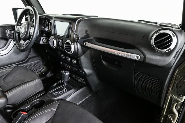 2015 Jeep Wrangler Unlimited Rubicon photo 19