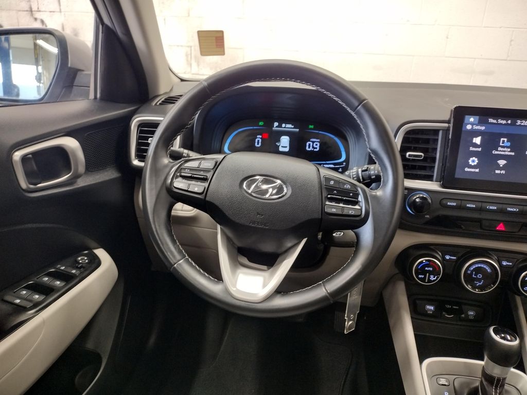 2023 Hyundai Venue SEL photo 27