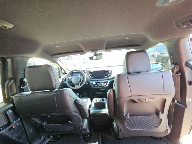 2026 Chrysler Pacifica photo 25