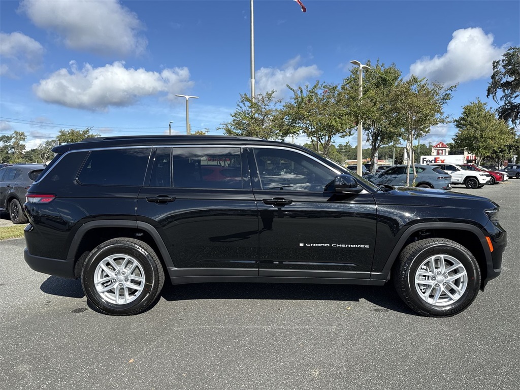 2025 Jeep Cherokee Laredo photo 2