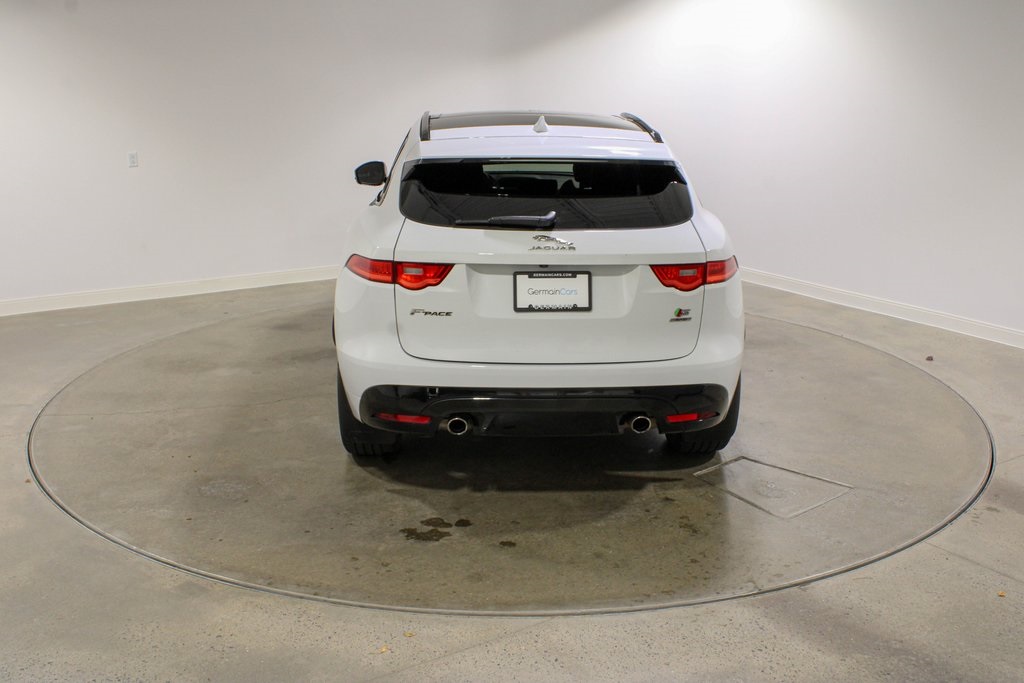 2019 Jaguar F-PACE S photo 4