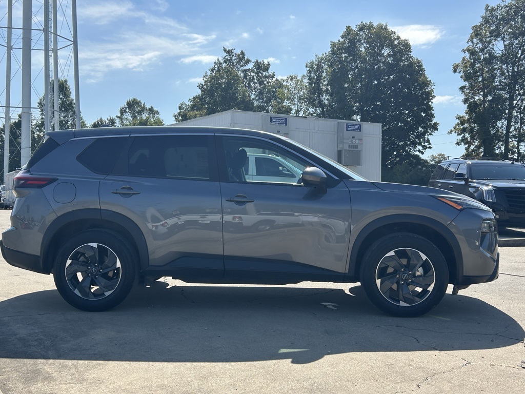 2024 Nissan Rogue SV photo 3