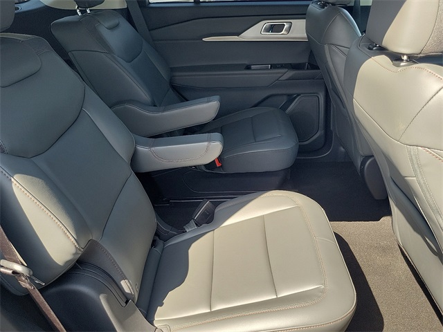 2025 Ford Explorer photo 14