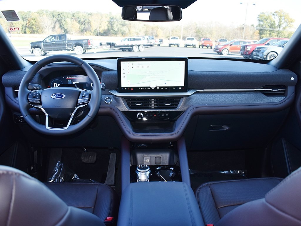 2026 Ford Explorer Platinum photo 4