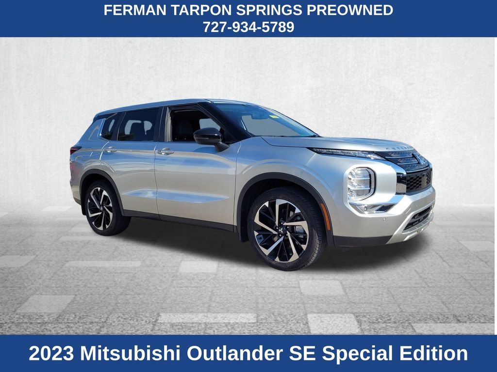 2023 Mitsubishi Outlander SE's photo