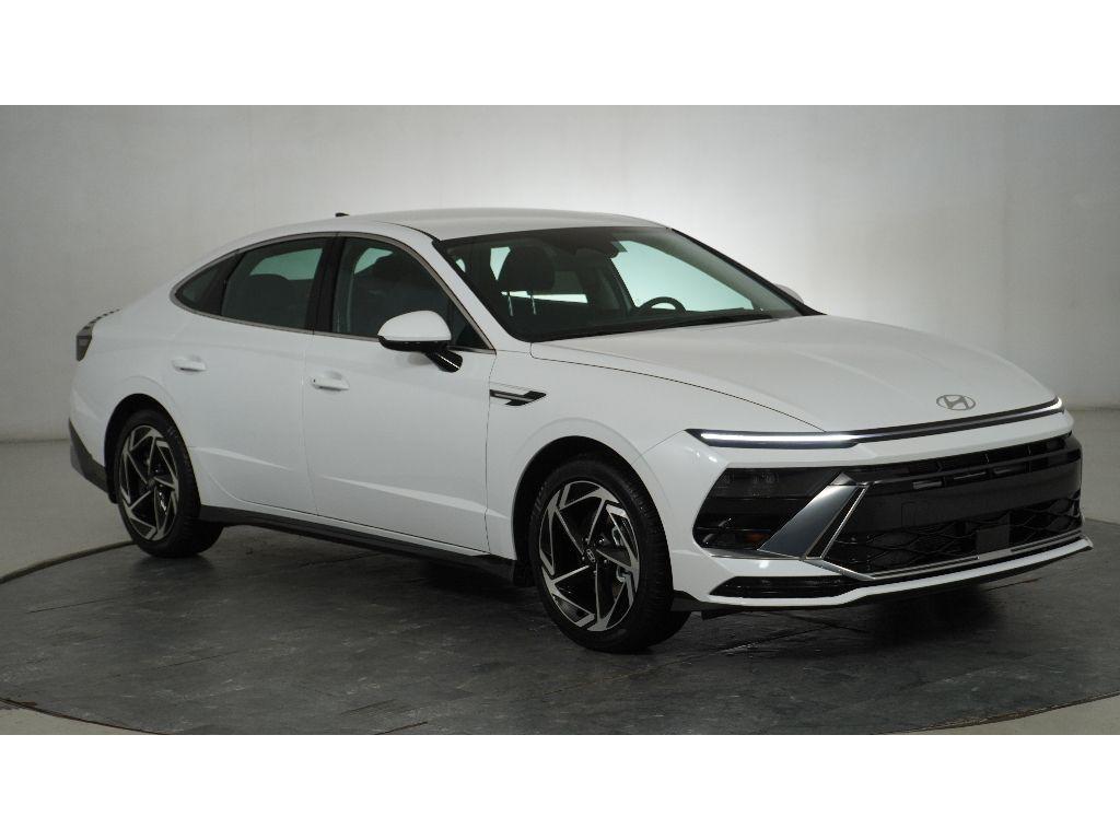 2026 Hyundai Sonata SEL's photo
