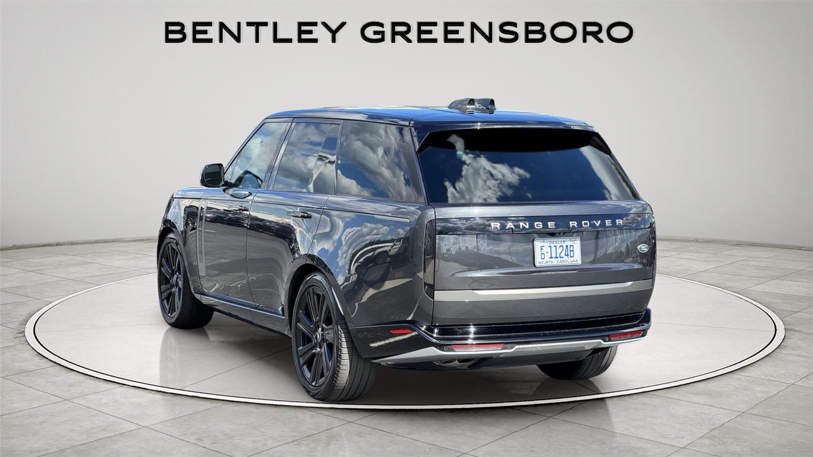 2023 Land Rover Range Rover SE photo 4