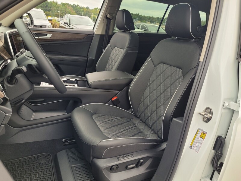 2026 Volkswagen Atlas SEL Premium R-Line photo 3