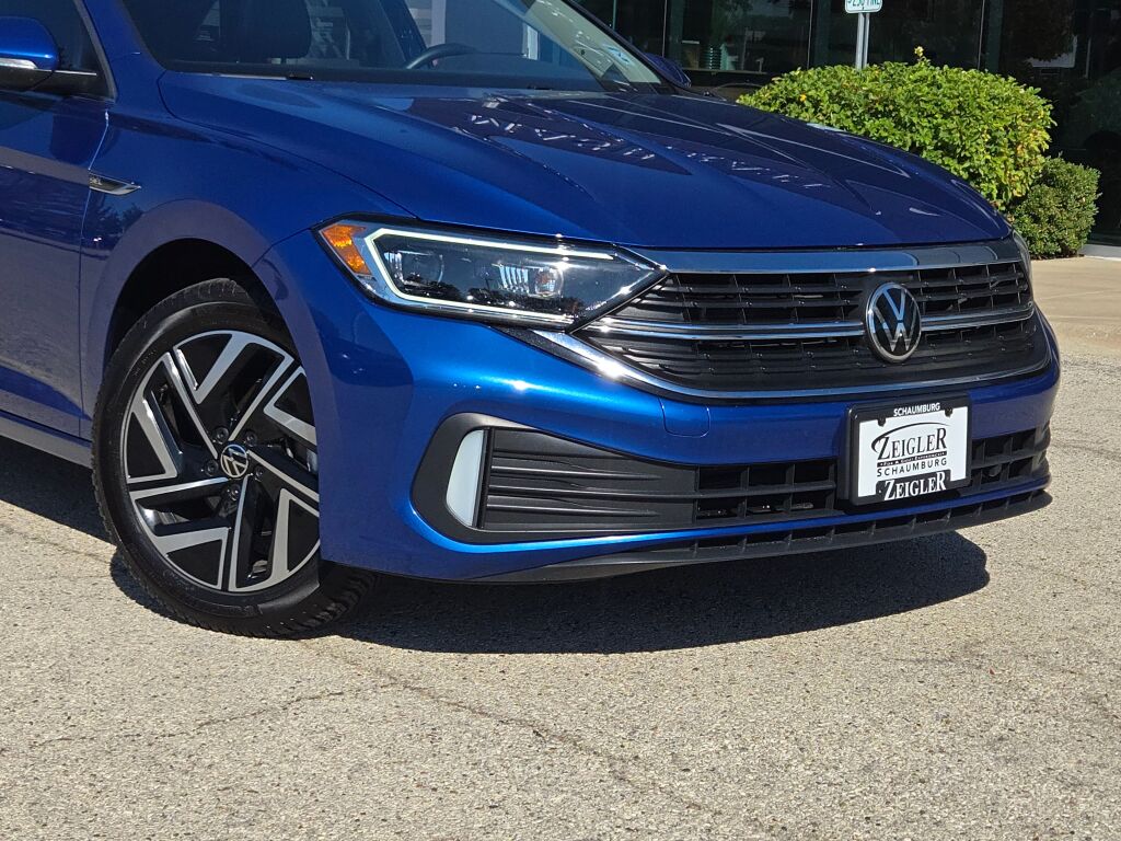 2022 Volkswagen Jetta 1.5T SEL photo 2