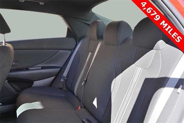 2025 Hyundai Elantra SEL Sport photo 4