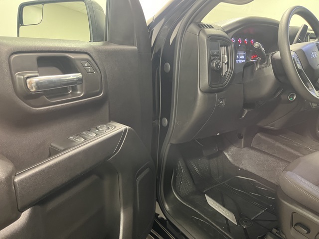 2023 Chevrolet Silverado 1500 Custom photo 3