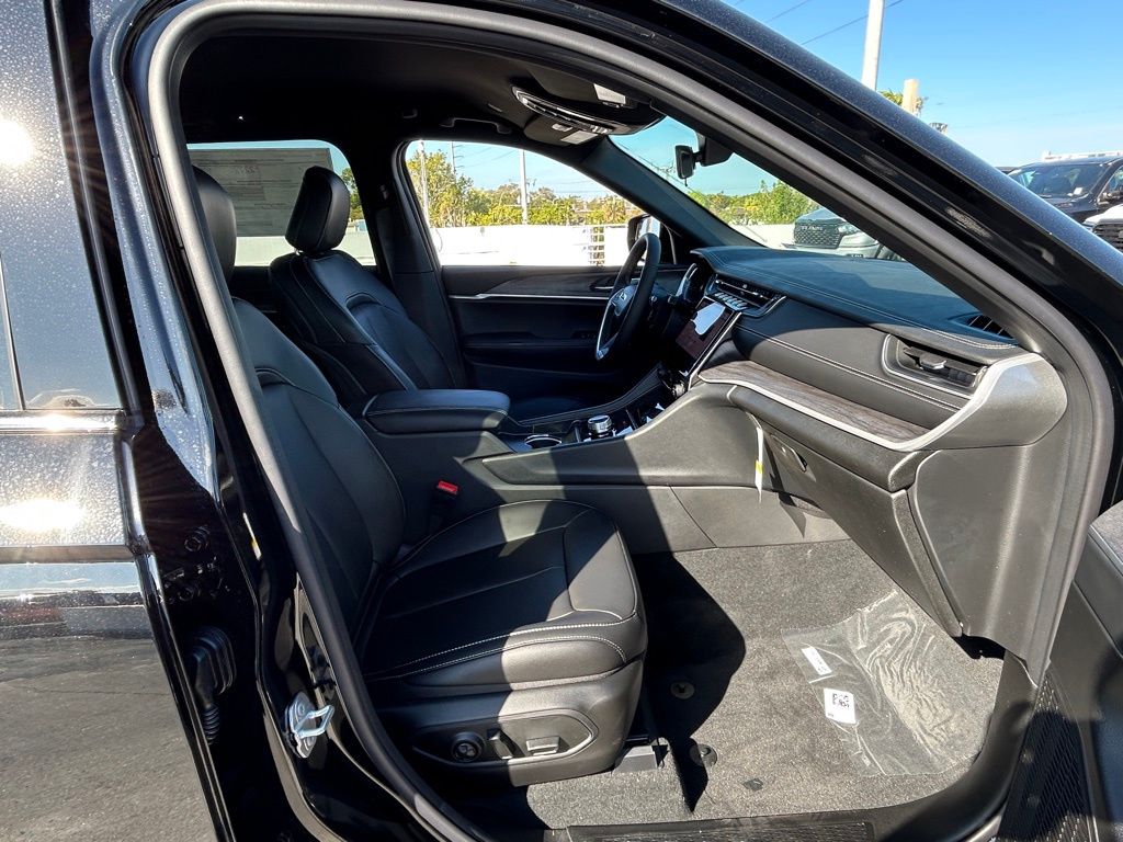 2025 Jeep Grand Cherokee Limited photo 16