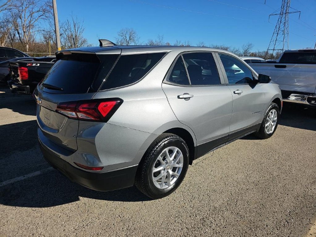 2023 Chevrolet Equinox LS photo 4