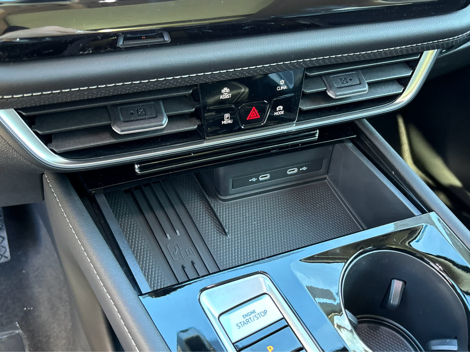 2025 Volkswagen Atlas SE Technology photo 16