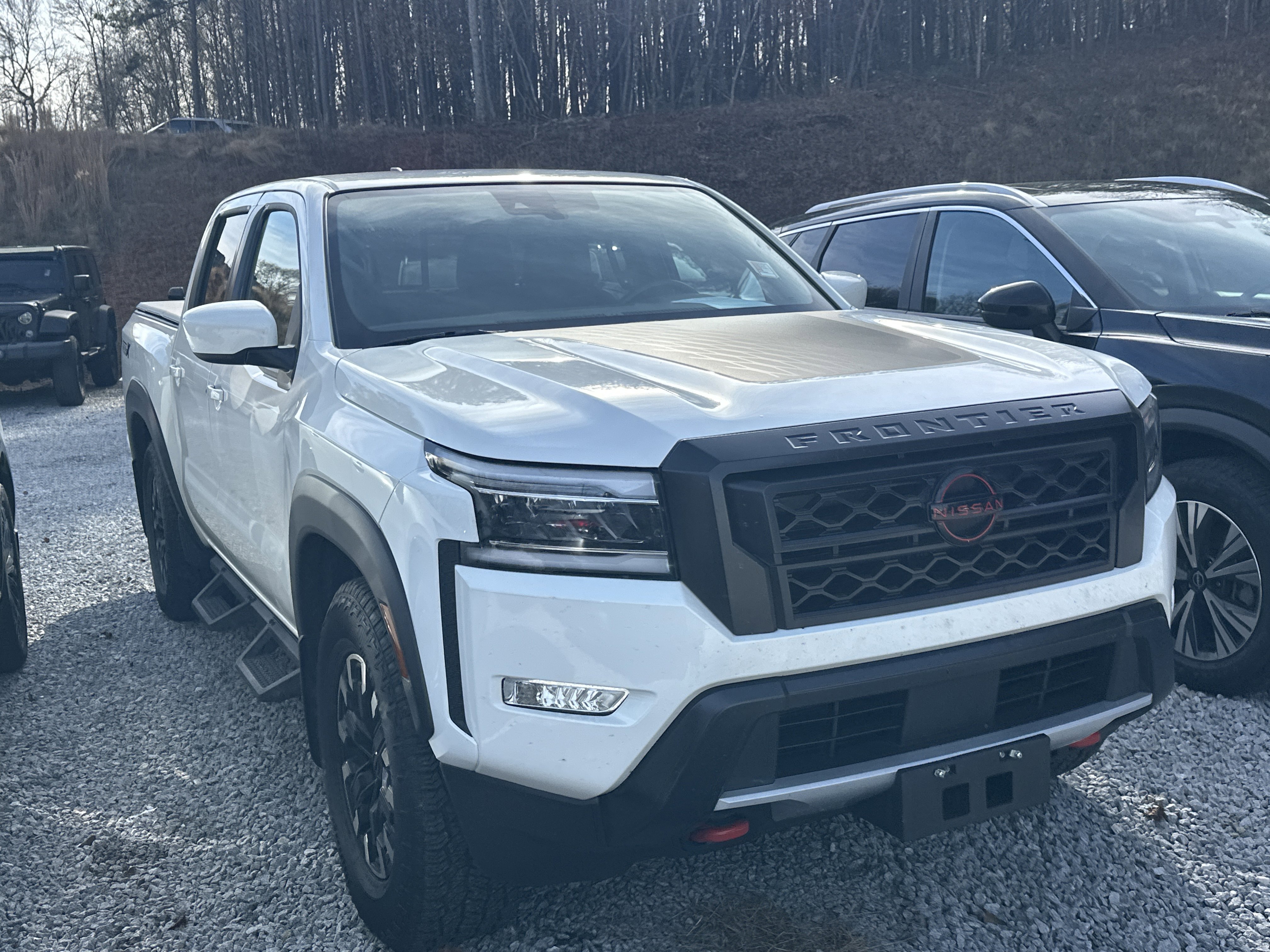 2023 Nissan Frontier PRO-X's photo