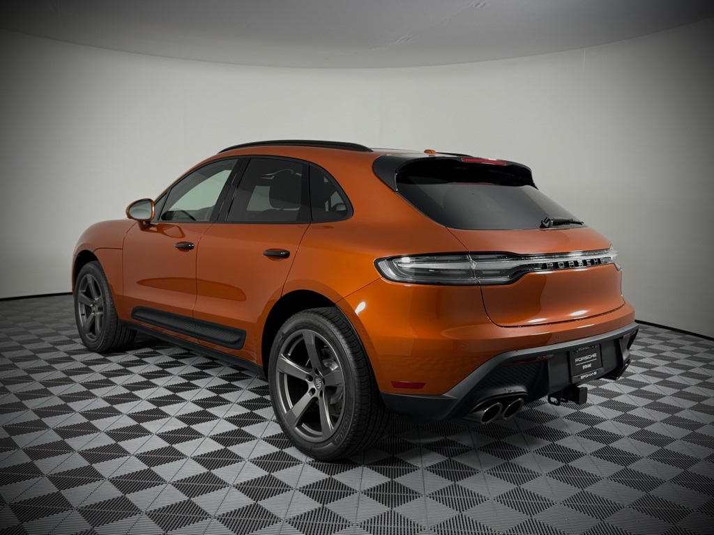 2025 Porsche Macan T photo 3