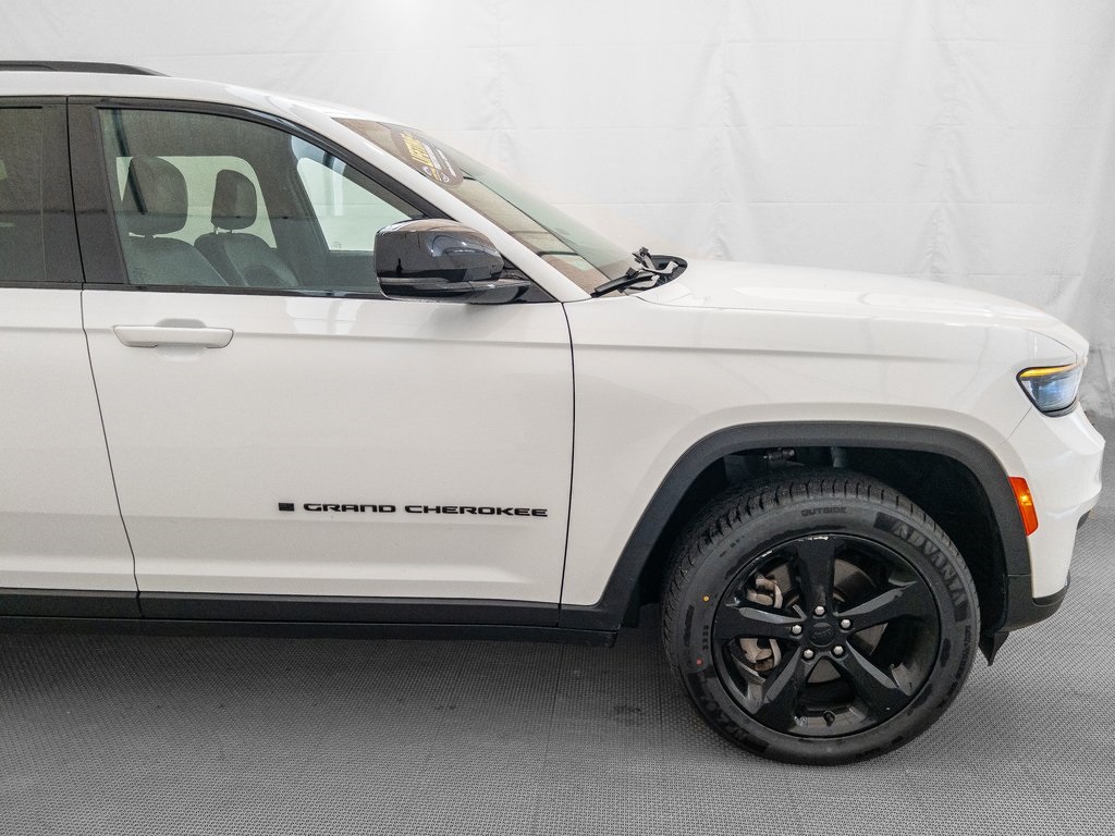 2023 Jeep Grand Cherokee Altitude photo 3