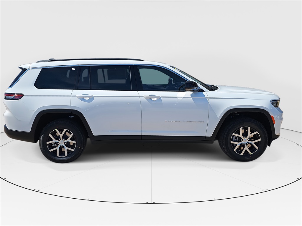2025 Jeep Grand Cherokee Limited photo 2