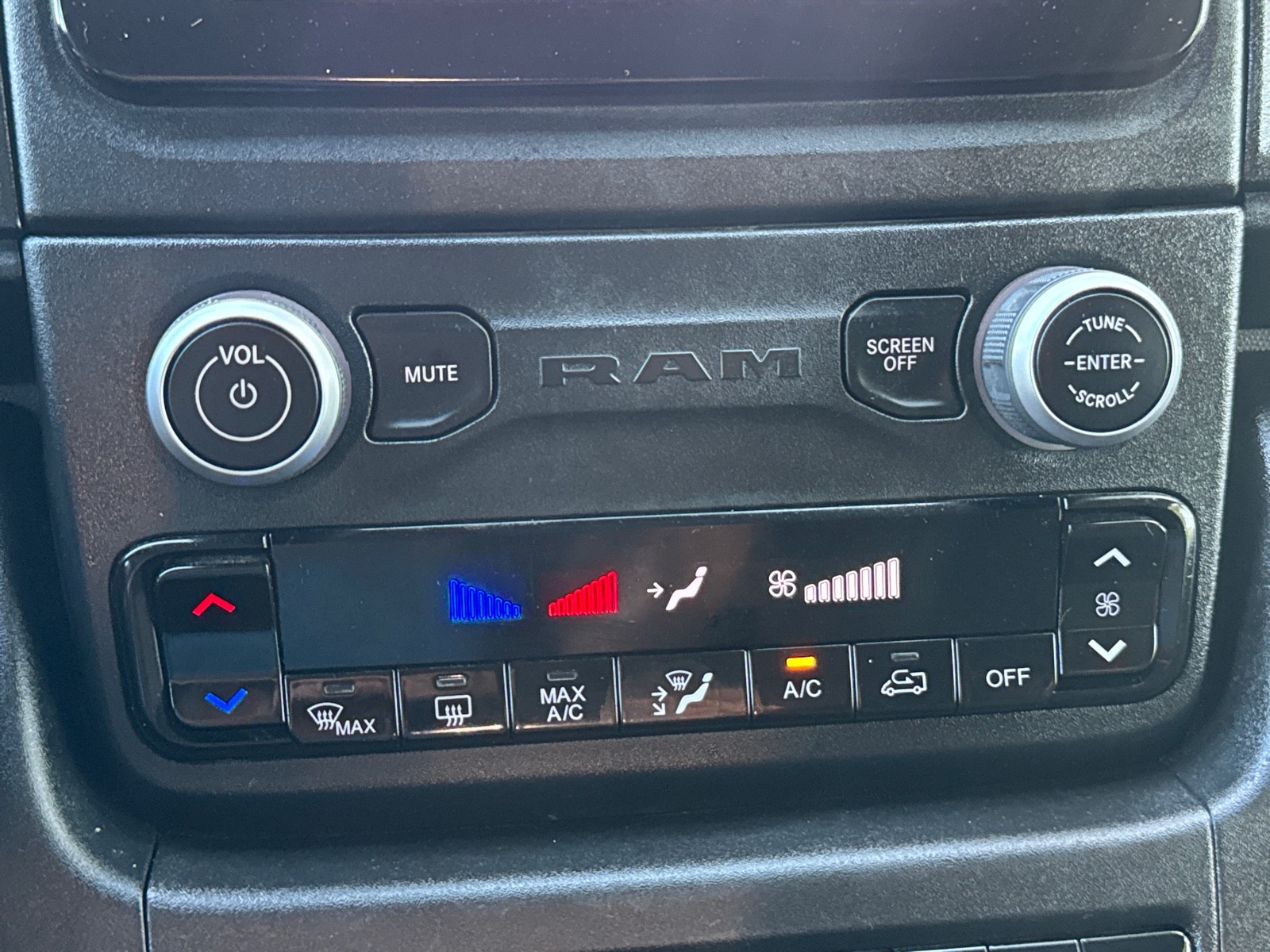 2023 Ram 3500 photo 28