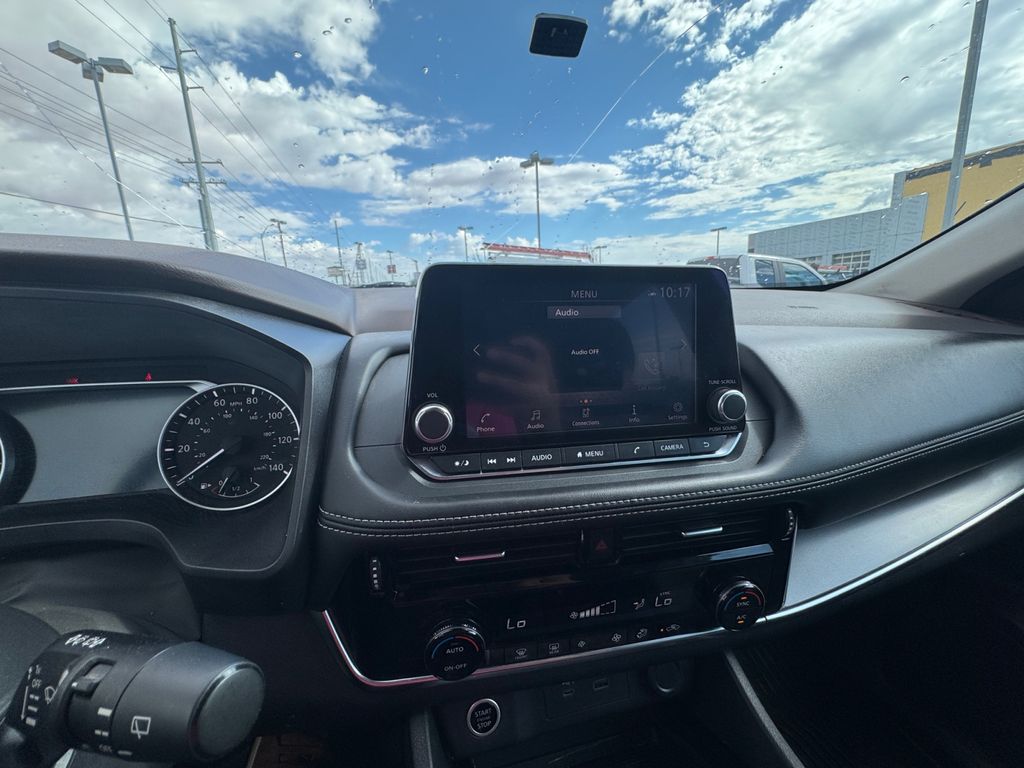2022 Nissan Rogue SV photo 11