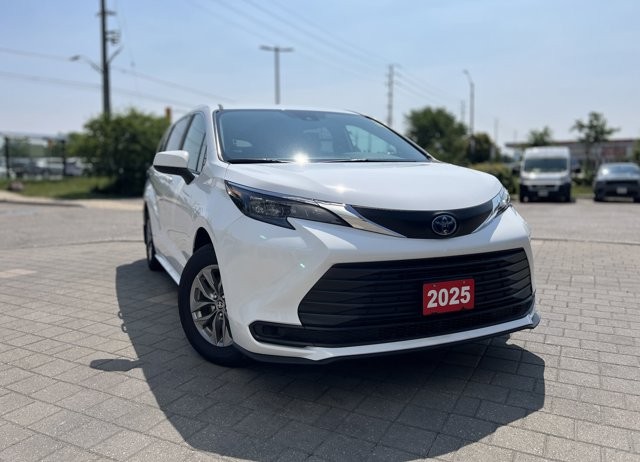 2025 Toyota Sienna LE