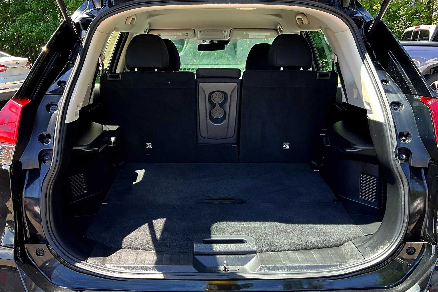 2020 Nissan Rogue S photo 28