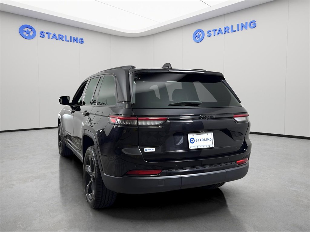 2023 Jeep Grand Cherokee Altitude photo 4